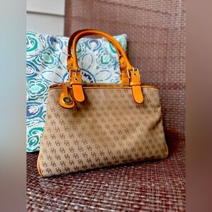 DOONEY & BOURKE H035C BN BUCKLE
SATCHEL BAG